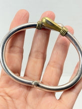 Charger l'image dans la galerie, Vintage Taxco Mexico 925 Sterling Silver &amp; Gold Tone Hook Bangle Bracelet
