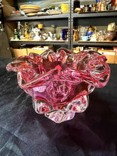 गैलरी व्यूवर में इमेज लोड करें, Vintage Josef Hospodka Chribska Cranberry Pink Ruffled Bohemian Art Glass Bowl
