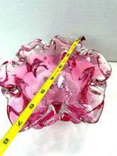 गैलरी व्यूवर में इमेज लोड करें, Vintage Josef Hospodka Chribska Cranberry Pink Ruffled Bohemian Art Glass Bowl
