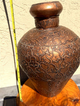 Charger l'image dans la galerie, Persian Style Embossed Copper Tone Vase 16 Inch Middle Eastern Decorative Vessel
