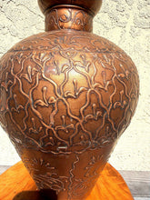 Charger l'image dans la galerie, Persian Style Embossed Copper Tone Vase 16 Inch Middle Eastern Decorative Vessel
