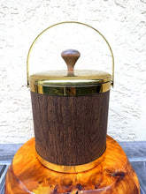 Charger l'image dans la galerie, Vintage Kraftware 1960s Faux Wood Grain Brass Ice Bucket 3 Quart Mid-Century
