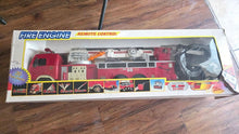 将图片加载到图库查看器，Vintage Remote Control Fire Engine Truck w/ Sound &amp; Rescue Boom - Untested
