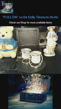 在图库查看器中加载和播放视频，PartyLite Gemini Duo Gold Votive Candle Holders | Frosted Glass Interlocking Rings | Elegant Home Decor
