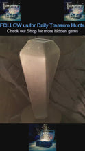 在图库查看器中加载和播放视频，Frosted Obelisk Glass Vase – Modern Geometric Art Decor in Fog Gray (14”)
