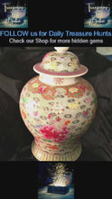 Charger et lire la vidéo dans la visionneuse de la Galerie, Chinese Famille Rose “Thousand Flowers” Temple Jar – Hand-Painted Porcelain Artistry

