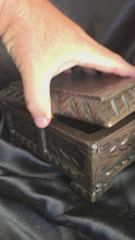 Cargar y reproducir el video en el visor de la galería, Vintage 1972 Evie Pottery Music Box by Anne's – Handcrafted Lidded Ceramic Trinket Box – Plays "Raindrops Keep Fallin' on My Head"
