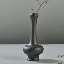 Charger l&#39;image dans la galerie, Black Glaze Vase
