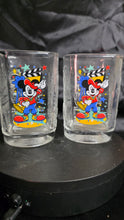 将图片加载到图库查看器，Walt Disney World 2000 “Hollywood Studios” Collector Glasses – Pair – Mickey Mouse Director Edition
