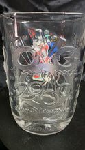 将图片加载到图库查看器，Walt Disney World 2000 “Hollywood Studios” Collector Glasses – Pair – Mickey Mouse Director Edition
