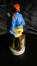 Load image into Gallery viewer, Vintage Occupied Japan Porcelain Figurine – Organ Grinder with Monkey (1945–1952)
