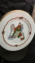 将图片加载到图库查看器，Vintage Fitz &amp; Floyd “Deck the Halls” Lampost and Wreath Porcelain Salad / Dessert Plates – Set of 2 – 1983 Japanese Craftsmanship

