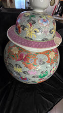 Charger l&#39;image dans la galerie, Chinese Famille Rose “Thousand Flowers” Temple Jar – Hand-Painted Porcelain Artistry

