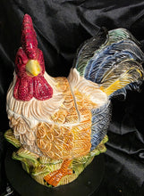 Cargar imagen en el visor de la galería, Vintage Jay Import Majolica Rooster Cookie Jar - Large Hand-Painted Ceramic Chicken Canister
