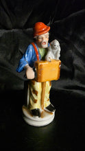 Load image into Gallery viewer, Vintage Occupied Japan Porcelain Figurine – Organ Grinder with Monkey (1945–1952)
