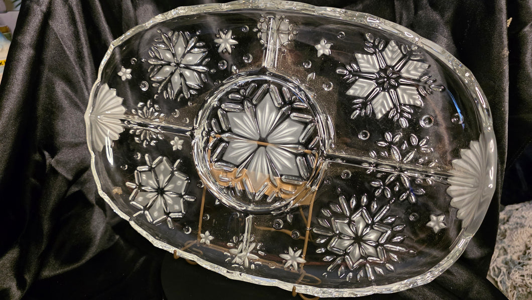 Vintage Snowflake Divided Glass Serving Tray - Elegant Winter Design