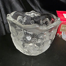 Cargar imagen en el visor de la galería, Vintage Mikasa Holiday Classics Cherub Votive Holder - Crystal Angel Candle Dish
