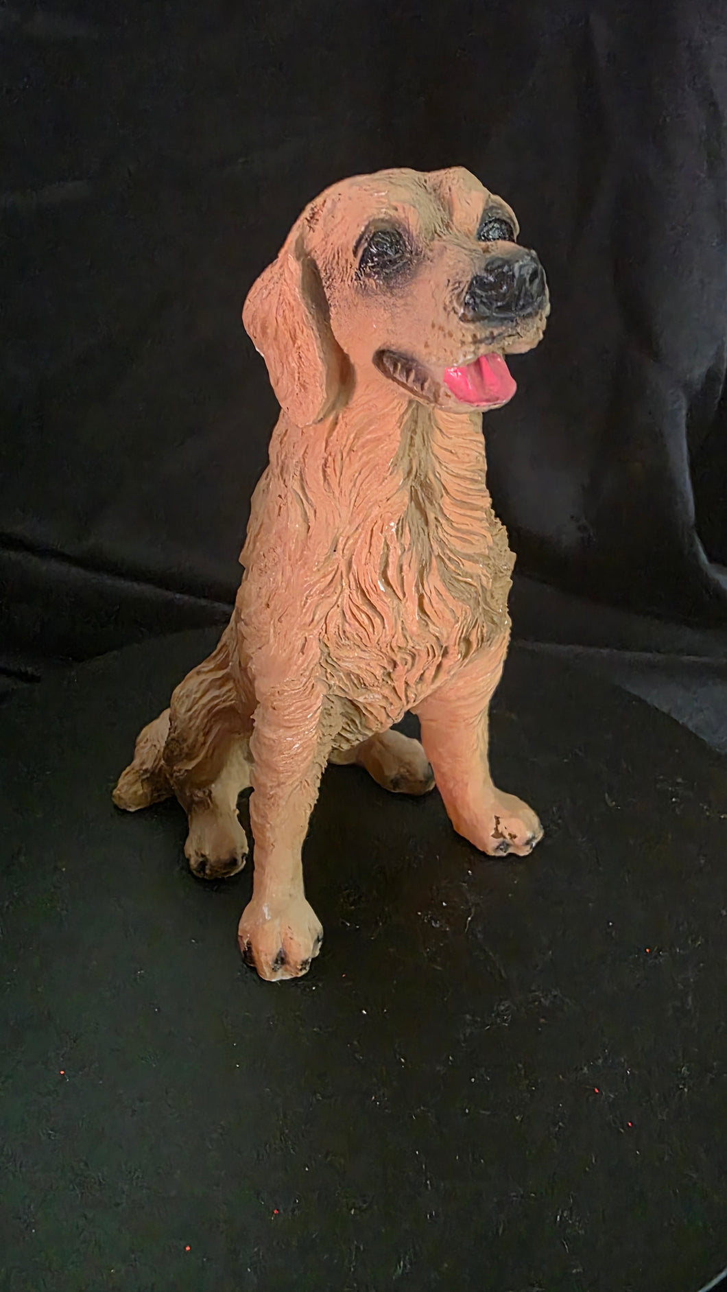 Vintage Golden Retriever Figurine – Smiling Resin Dog Statue with Lifelike Detail