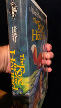 Load image into Gallery viewer, Vintage Walt Disney Classics: The Fox and the Hound (1994 Black Diamond Edition) VHS - A Nostalgic Collector&#39;s Item
