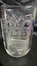 将图片加载到图库查看器，Walt Disney World 2000 “Hollywood Studios” Collector Glasses – Pair – Mickey Mouse Director Edition
