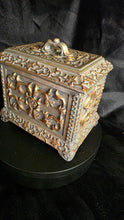 将图片加载到图库查看器，Ornate Antique-Gold Floral Resin Jewelry Box – A Timeless Keepsake of Elegance and Artistry
