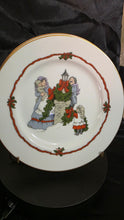将图片加载到图库查看器，Vintage Fitz &amp; Floyd “Deck the Halls” Lampost and Wreath Porcelain Salad / Dessert Plates – Set of 2 – 1983 Japanese Craftsmanship
