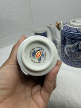 गैलरी व्यूवर में इमेज लोड करें, Imperial Peacock Tea Set by Arnart Imports Japan (1983) – Teapot with 4 Matching Tea Cups

