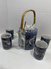 गैलरी व्यूवर में इमेज लोड करें, Imperial Peacock Tea Set by Arnart Imports Japan (1983) – Teapot with 4 Matching Tea Cups
