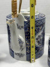 गैलरी व्यूवर में इमेज लोड करें, Imperial Peacock Tea Set by Arnart Imports Japan (1983) – Teapot with 4 Matching Tea Cups
