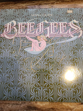 गैलरी व्यूवर में इमेज लोड करें, BeeGees Main Course Original Vinyl 1975
