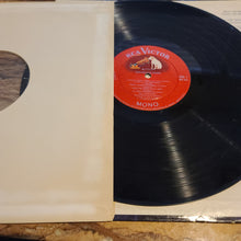 गैलरी व्यूवर में इमेज लोड करें, Spirituals For Strings 1963 RCA Signed Copy
