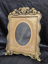 Cargar imagen en el visor de la galería, Vintage Ornate Picture Frame
Size 9&quot;×12&quot;
Good condition
