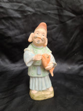 Cargar imagen en el visor de la galería, Vintage Asian Fisherman Figurine Good condition no chips or cracks Size 6.5&quot;Made in Japan
