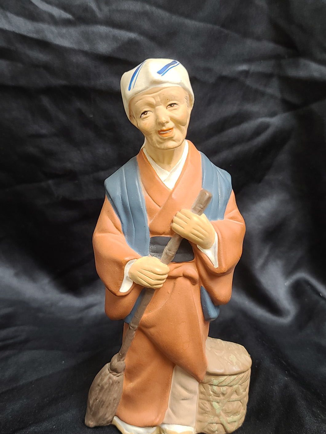 Vintage Norcrest Old Asian Woman Figurine
Good condition, no chips or cracks