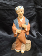 将图片加载到图库查看器，Vintage Norcrest Old Asian Woman Figurine
Good condition, no chips or cracks
