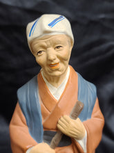 Charger l&#39;image dans la galerie, Vintage Norcrest Old Asian Woman Figurine
Good condition, no chips or cracks
