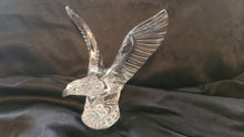 Charger l&#39;image dans la galerie, Waterford Crystal Fred Curtis Eagle 7&quot; Glass Sculpture

