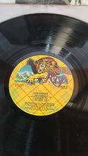 गैलरी व्यूवर में इमेज लोड करें, John Cougar Vinyl Record 1979 Riva Records
