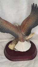Charger l&#39;image dans la galerie, Westminster Collection Porcelain Eagle Figurine 7in
