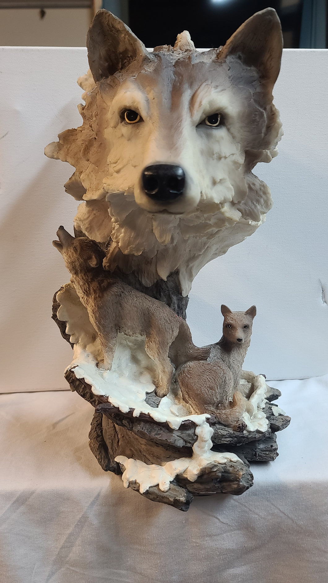 Wolf Figurine Home Decor