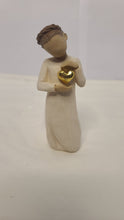 Cargar imagen en el visor de la galería, Willow Tree Figurine &quot;Keepsake, Kept Forever In The Heart&quot; - Brand New In Box
