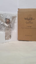 गैलरी व्यूवर में इमेज लोड करें, WillowTree Angel Figurine &quot;Courage&quot;, Bringing a triumphant spirit, inspiration and courage - New in Box
