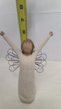 Charger l&#39;image dans la galerie, WillowTree Angel Figurine &quot;Courage&quot;, Bringing a triumphant spirit, inspiration and courage - New in Box
