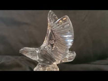 गैलरी व्यूवर में वीडियो लोड करें और चलाएं, Waterford Crystal Fred Curtis Eagle 7&quot; Glass Sculpture
