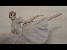 在图库查看器中加载和播放视频，Ballerina Swirling Porcelain Figurine Shmid Musical Collectibles Korea
