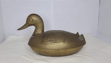Charger l&#39;image dans la galerie, Vintage Brass Duck Container
